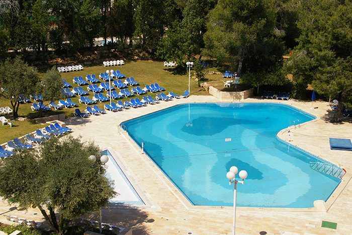 outdoor_pool-e1706018337438